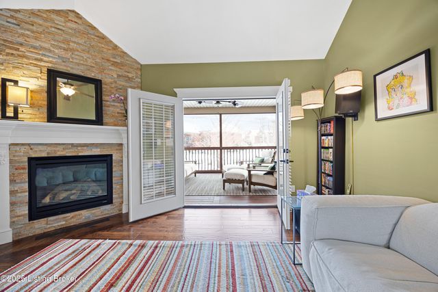 11101 Pebble Creek Dr, Louisville, KY 40241