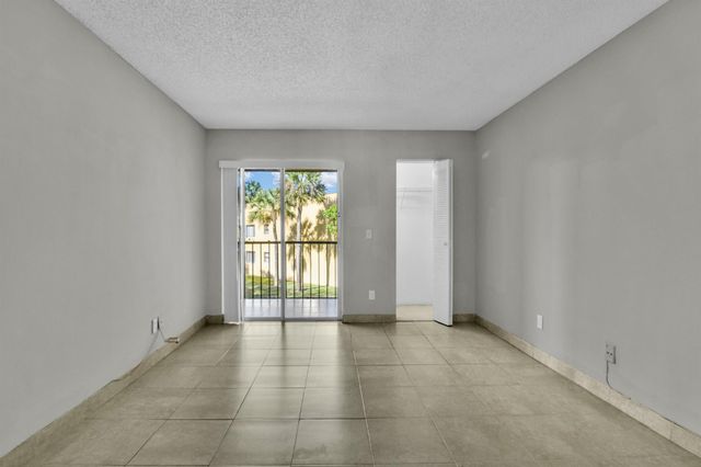 112 Meadows Circle, Boynton Beach, FL 33436