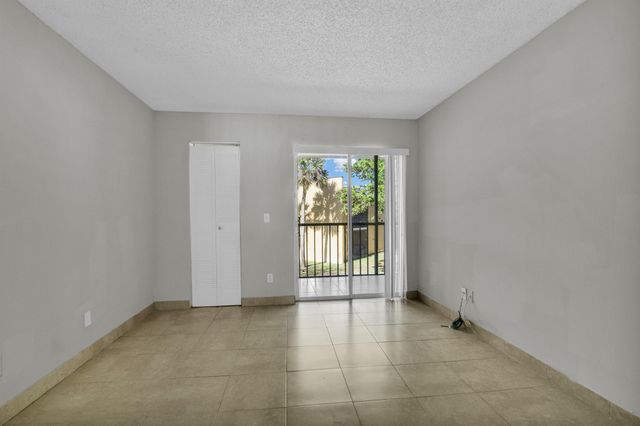 112 Meadows Circle, Boynton Beach, FL 33436