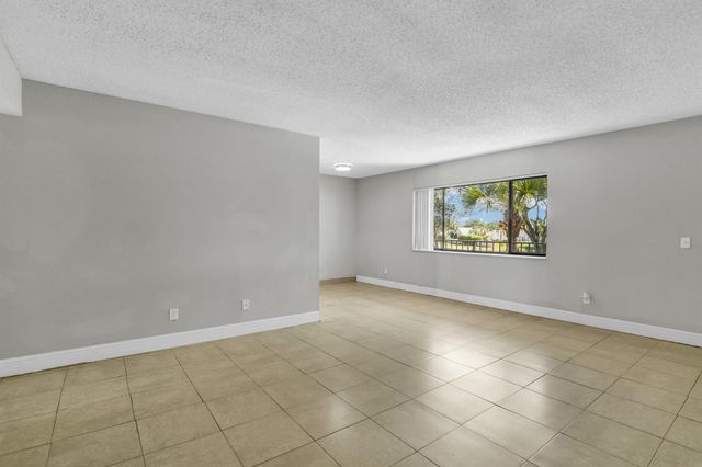 112 Meadows Circle, Boynton Beach, FL 33436