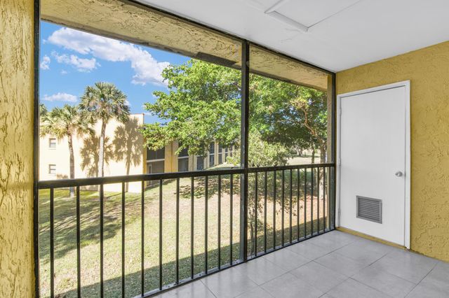 112 Meadows Circle, Boynton Beach, FL 33436