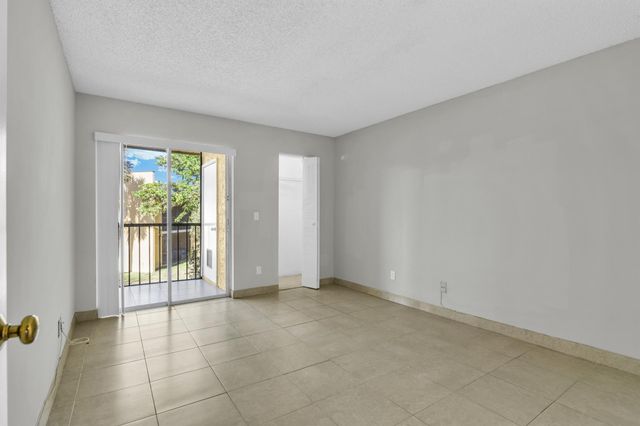 112 Meadows Circle, Boynton Beach, FL 33436