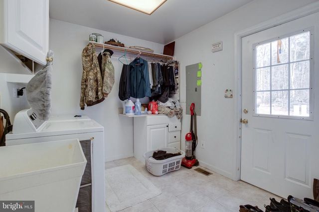 3220 COURTNEY SCHOOL RD, Midland, VA 22728