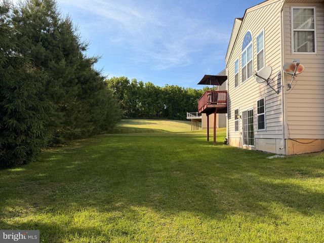894 YORKSHIRE DR, Breinigsville, PA 18031