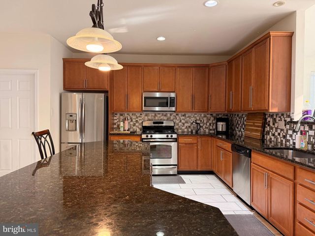 894 YORKSHIRE DR, Breinigsville, PA 18031