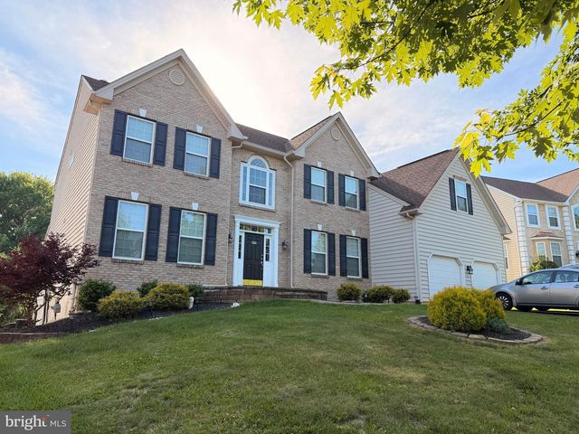 894 YORKSHIRE DR, Breinigsville, PA 18031
