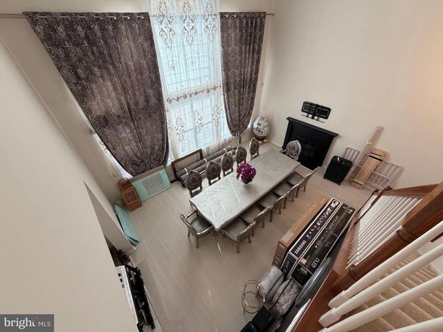 894 YORKSHIRE DR, Breinigsville, PA 18031