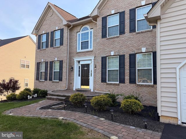 894 YORKSHIRE DR, Breinigsville, PA 18031