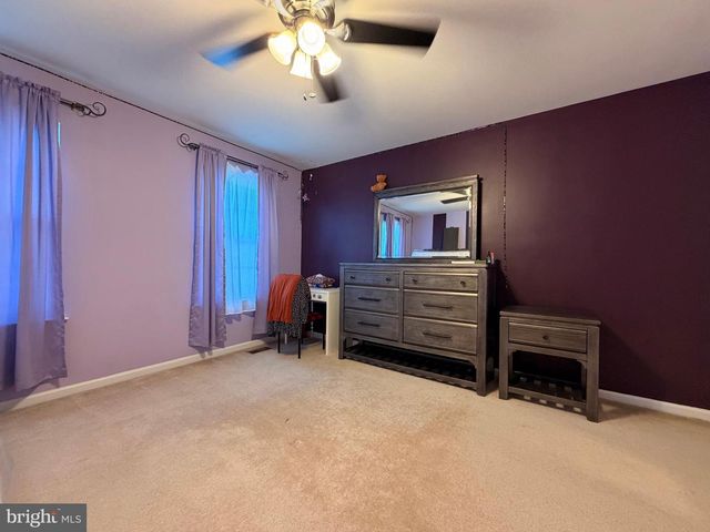 894 YORKSHIRE DR, Breinigsville, PA 18031
