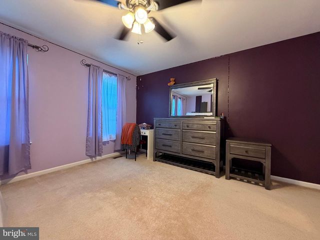 894 YORKSHIRE DR, Breinigsville, PA 18031
