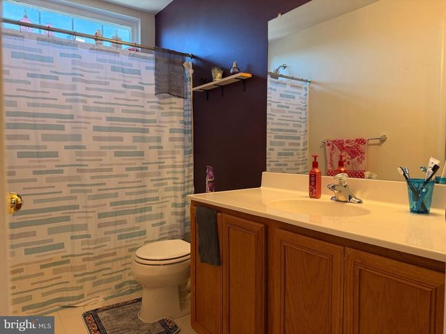 894 YORKSHIRE DR, Breinigsville, PA 18031