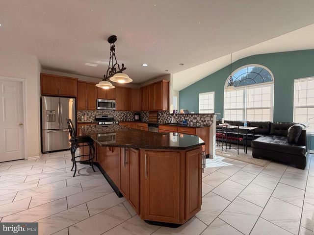 894 YORKSHIRE DR, Breinigsville, PA 18031