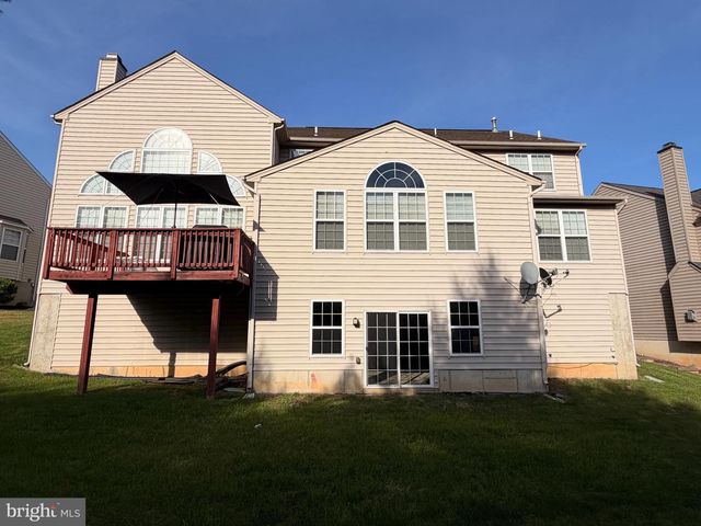 894 YORKSHIRE DR, Breinigsville, PA 18031