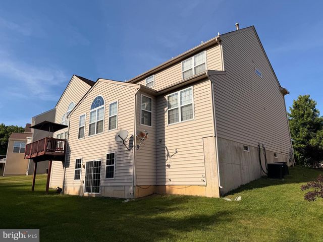 894 YORKSHIRE DR, Breinigsville, PA 18031