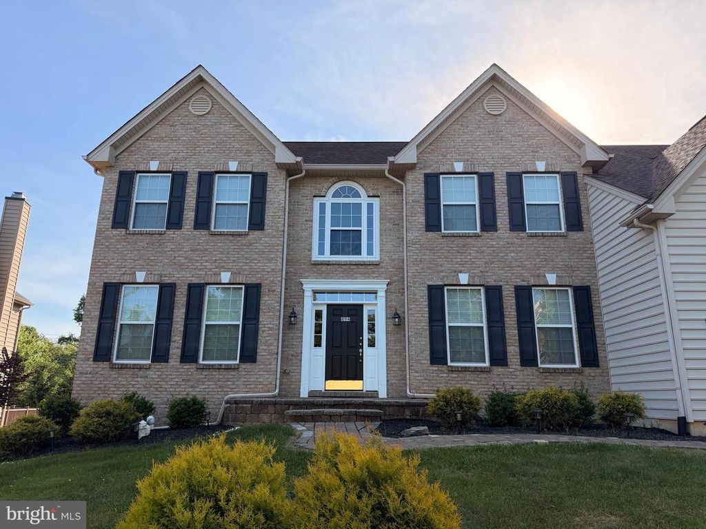 894 YORKSHIRE DR, Breinigsville, PA 18031
