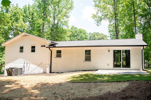 5545 Crestview Drive, Acworth, GA 30102