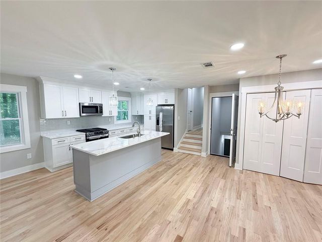 5545 Crestview Drive, Acworth, GA 30102