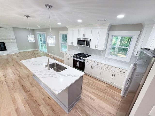 5545 Crestview Drive, Acworth, GA 30102