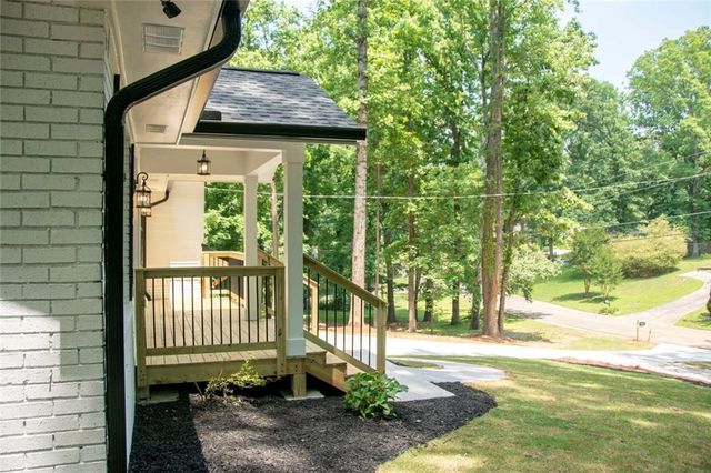 5545 Crestview Drive, Acworth, GA 30102