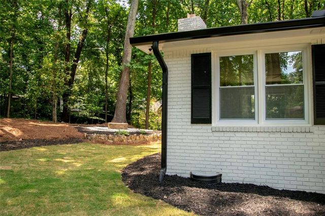 5545 Crestview Drive, Acworth, GA 30102