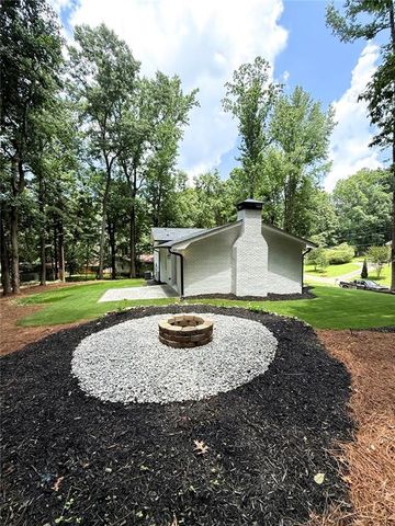 5545 Crestview Drive, Acworth, GA 30102