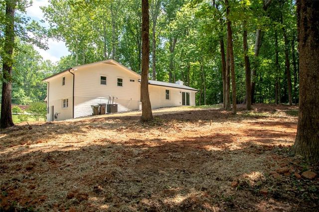 5545 Crestview Drive, Acworth, GA 30102