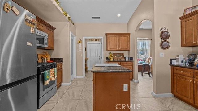 7860 Alston, Hesperia, CA 92345