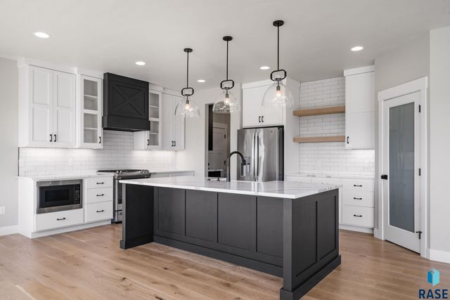 505 S Sassafras Cir Circle, Sioux Falls, SD 57110