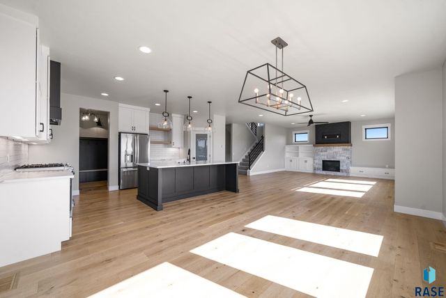 505 S Sassafras Cir Circle, Sioux Falls, SD 57110