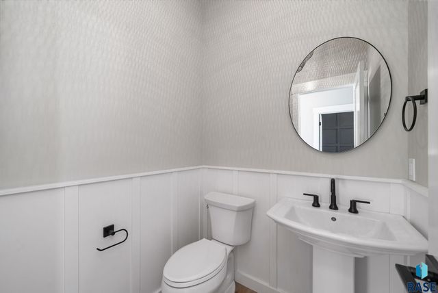 505 S Sassafras Cir Circle, Sioux Falls, SD 57110