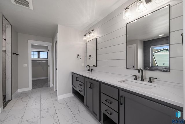 505 S Sassafras Cir Circle, Sioux Falls, SD 57110