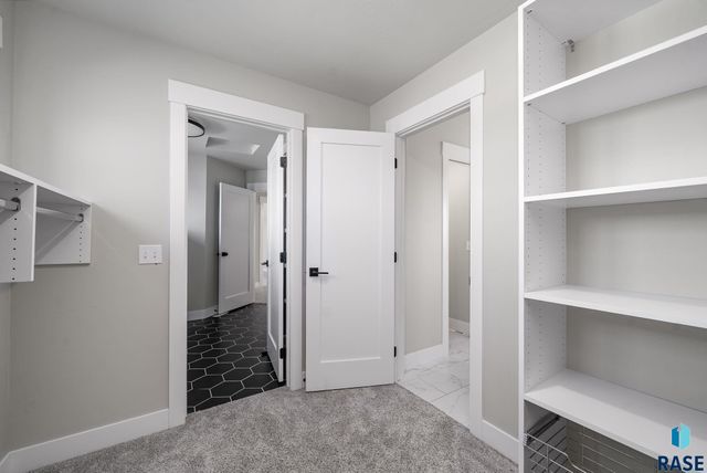 505 S Sassafras Cir Circle, Sioux Falls, SD 57110