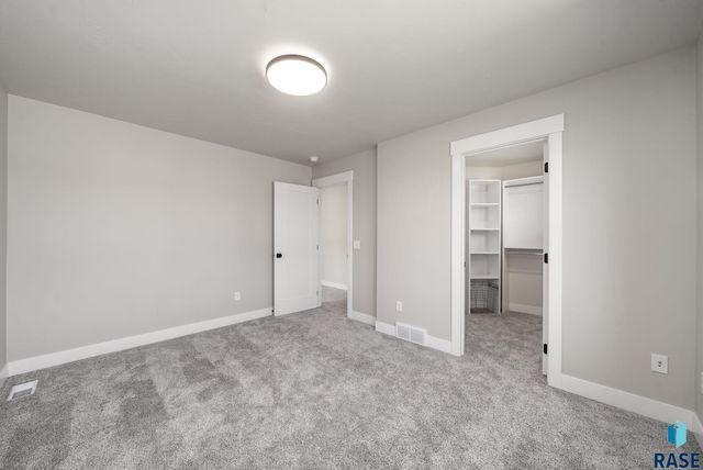 505 S Sassafras Cir Circle, Sioux Falls, SD 57110