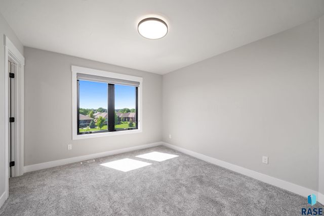 505 S Sassafras Cir Circle, Sioux Falls, SD 57110