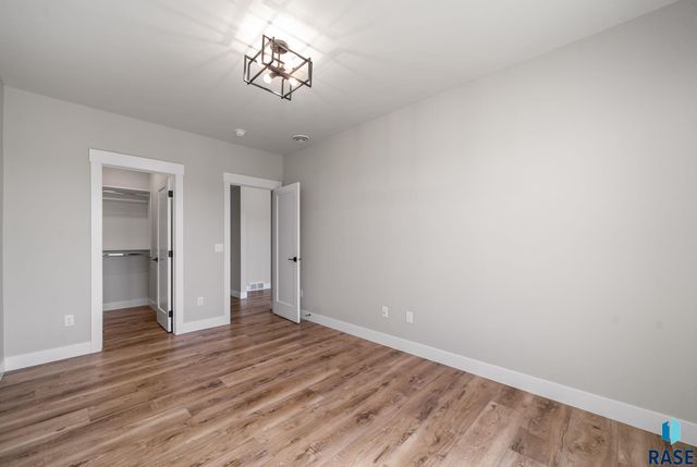 505 S Sassafras Cir Circle, Sioux Falls, SD 57110