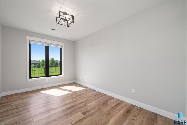 505 S Sassafras Cir Circle, Sioux Falls, SD 57110