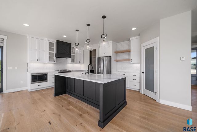 505 S Sassafras Cir Circle, Sioux Falls, SD 57110
