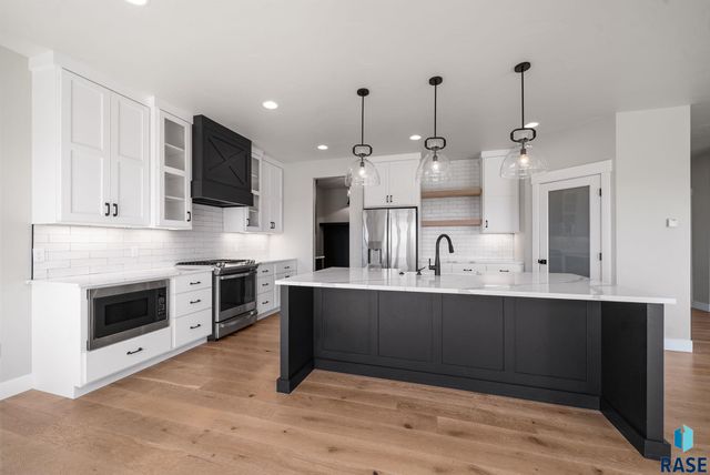 505 S Sassafras Cir Circle, Sioux Falls, SD 57110
