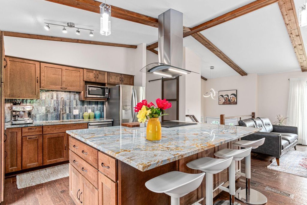 13482 Arthur Street W, Minnetonka, MN 55305