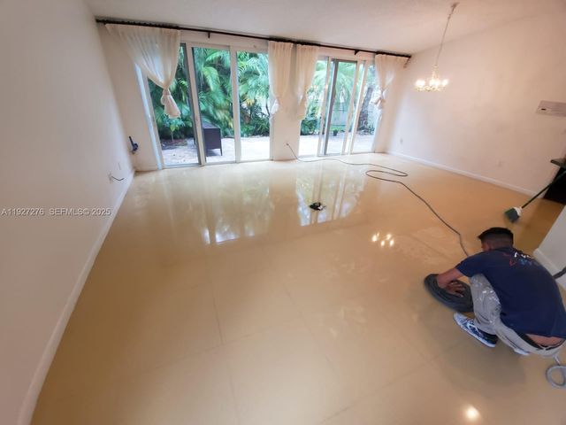 10136 NW 43rd Ter 10136, Doral, FL 33178