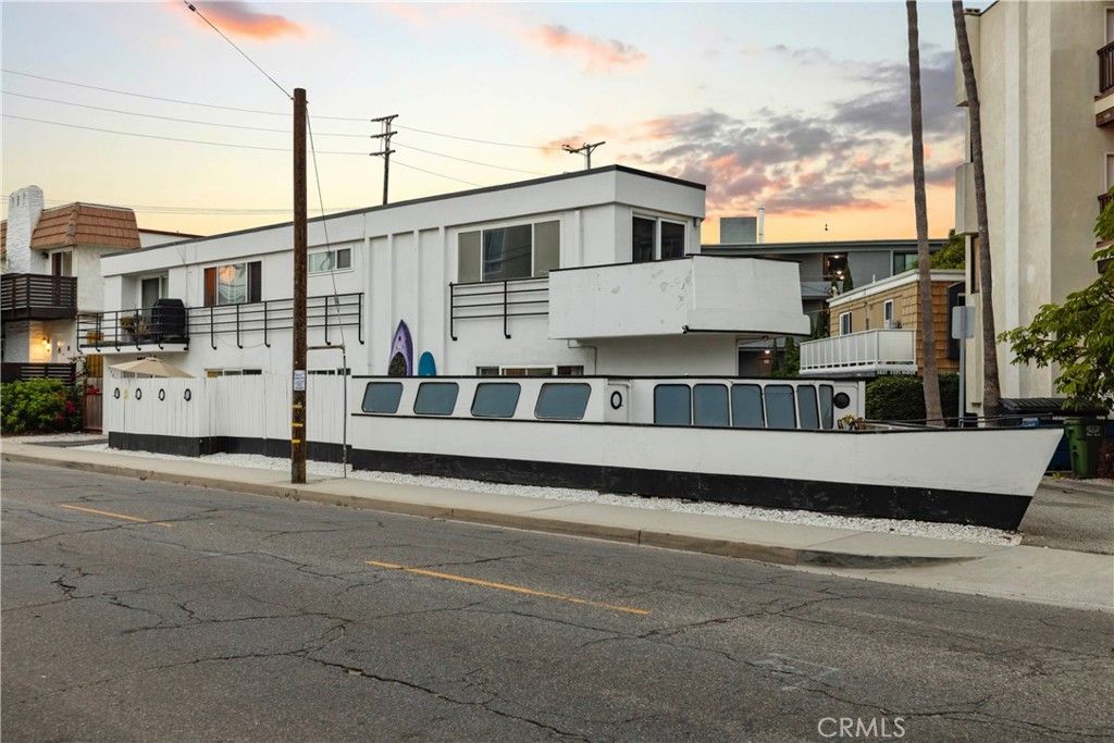 Image 1 of property listing at 3906 Pacific Avenue, Marina Del Rey, CA 90292
