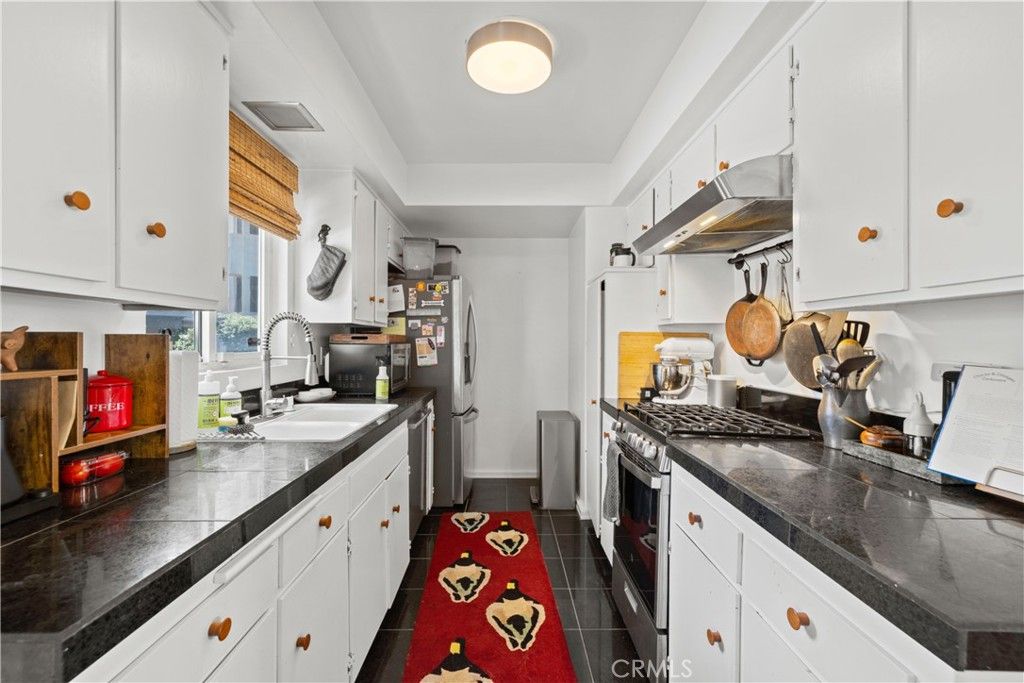 Image 17 of property listing at 3906 Pacific Avenue, Marina Del Rey, CA 90292