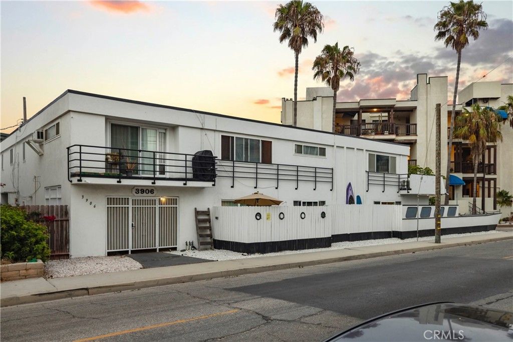 Image 2 of property listing at 3906 Pacific Avenue, Marina Del Rey, CA 90292