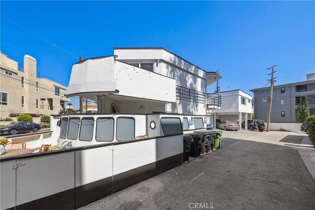 Image 31 of property listing at 3906 Pacific Avenue, Marina Del Rey, CA 90292