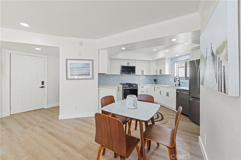 Image 37 of property listing at 3906 Pacific Avenue, Marina Del Rey, CA 90292