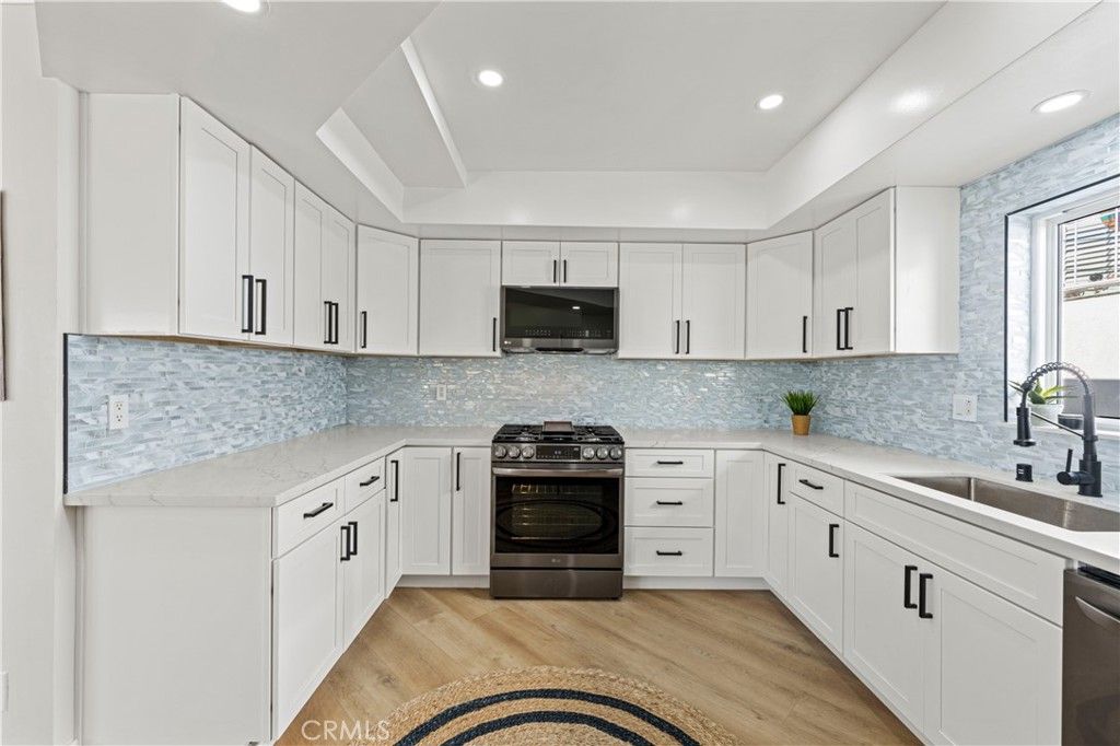 Image 38 of property listing at 3906 Pacific Avenue, Marina Del Rey, CA 90292