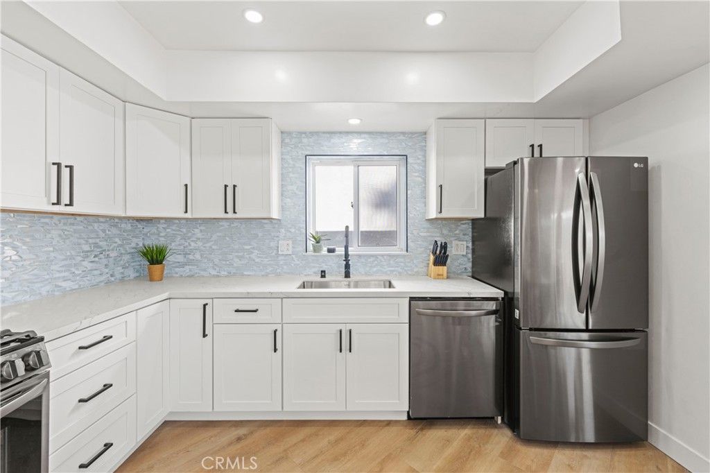 Image 39 of property listing at 3906 Pacific Avenue, Marina Del Rey, CA 90292