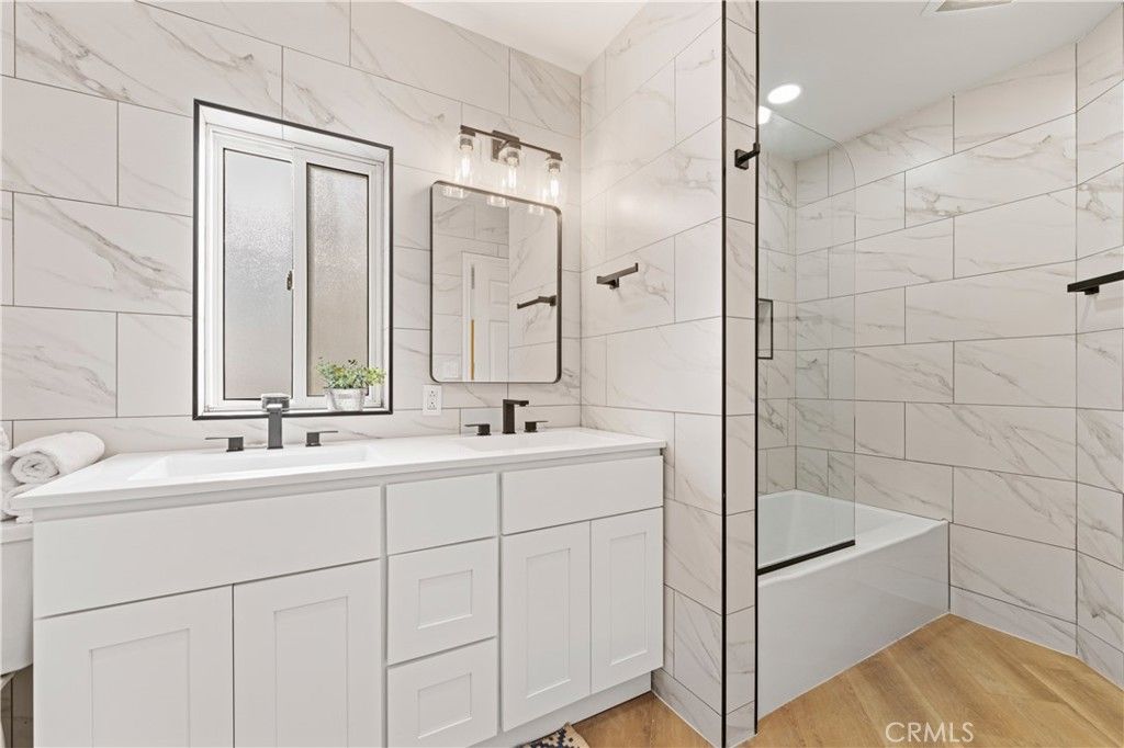 Image 42 of property listing at 3906 Pacific Avenue, Marina Del Rey, CA 90292