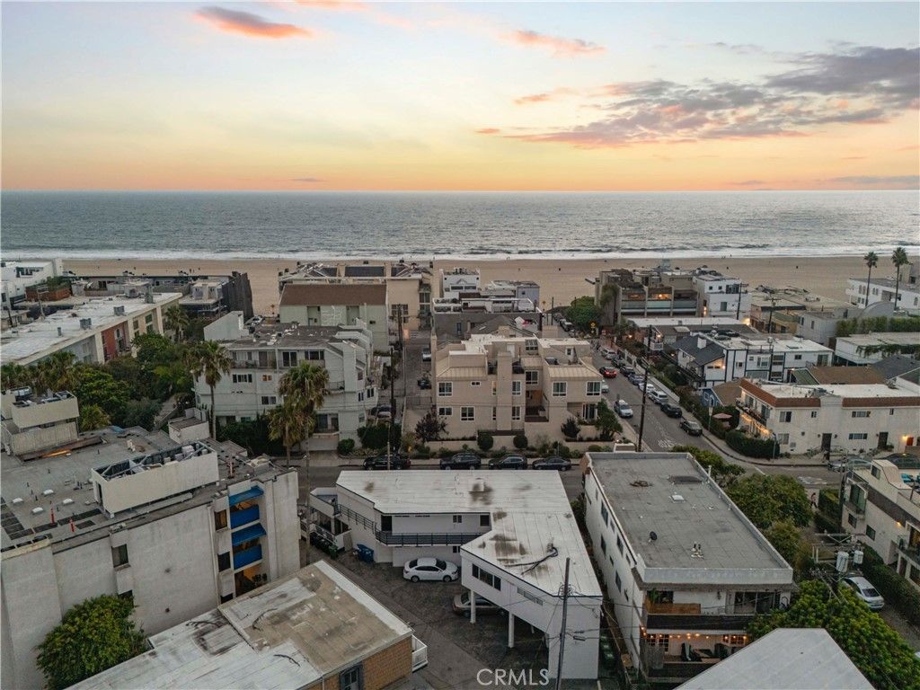 Image 5 of property listing at 3906 Pacific Avenue, Marina Del Rey, CA 90292