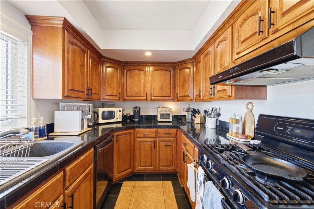 Image 51 of property listing at 3906 Pacific Avenue, Marina Del Rey, CA 90292